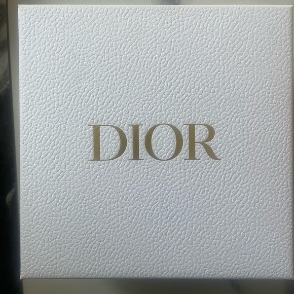 Dior White and Gold Gift Card - Picture 2 of 9